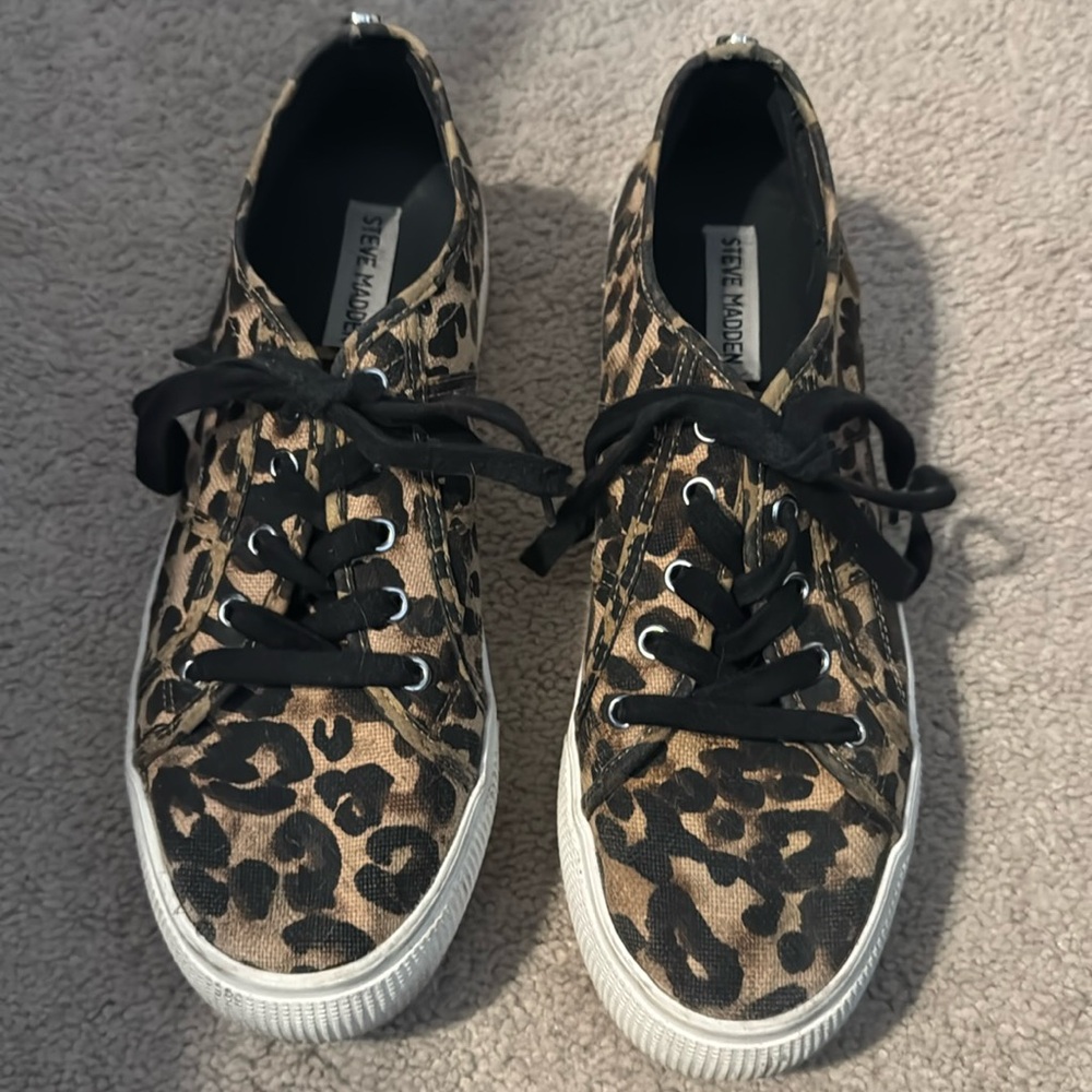 Steven Madden leopard platform sneakers
Durable canvas material
Lightly used